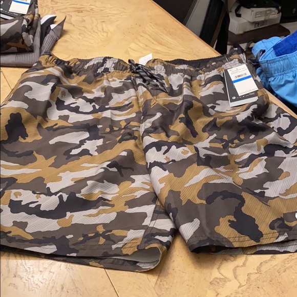 Nike 9” Swim Trunks NWT - Picture 4 of 9